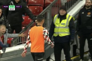 九游体育官网网页入口-提前离场回更衣室，名宿：C罗认为自己比曼联更大