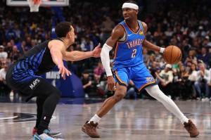 九游体育官网网页入口-雷霆100-87击败独行侠！亚历打破尘封63年NBA纪录，登顶历史第一