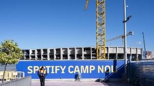 世体：巴塞罗那市政府批准诺坎普24小时赶工️草皮月底就位！