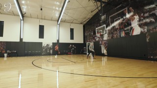 九游体育官网网页入口-重回球场！利拉德更新社媒 晒自己投篮+跑步训练视频